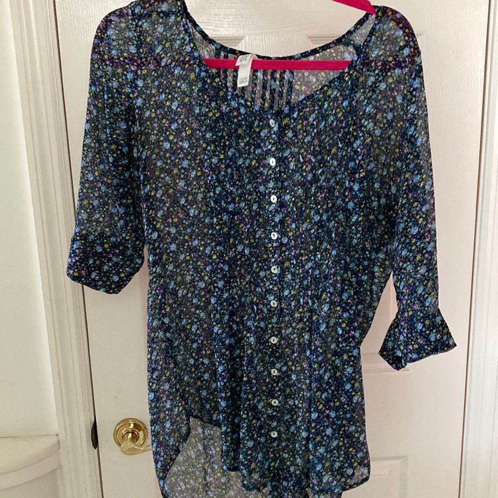 🐕‍🦺🐕ACCEPTING OFFERS🐕🐕‍🦺 Blue floral blouse